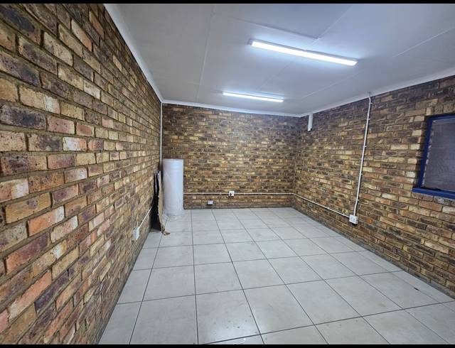 1,459M² WAREHOUSE TO LET IN ISANDO